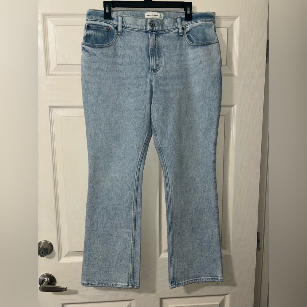 Abercrombie & Fitch Curve Love Mid Rise Straight Jeans Women Size 31/12
